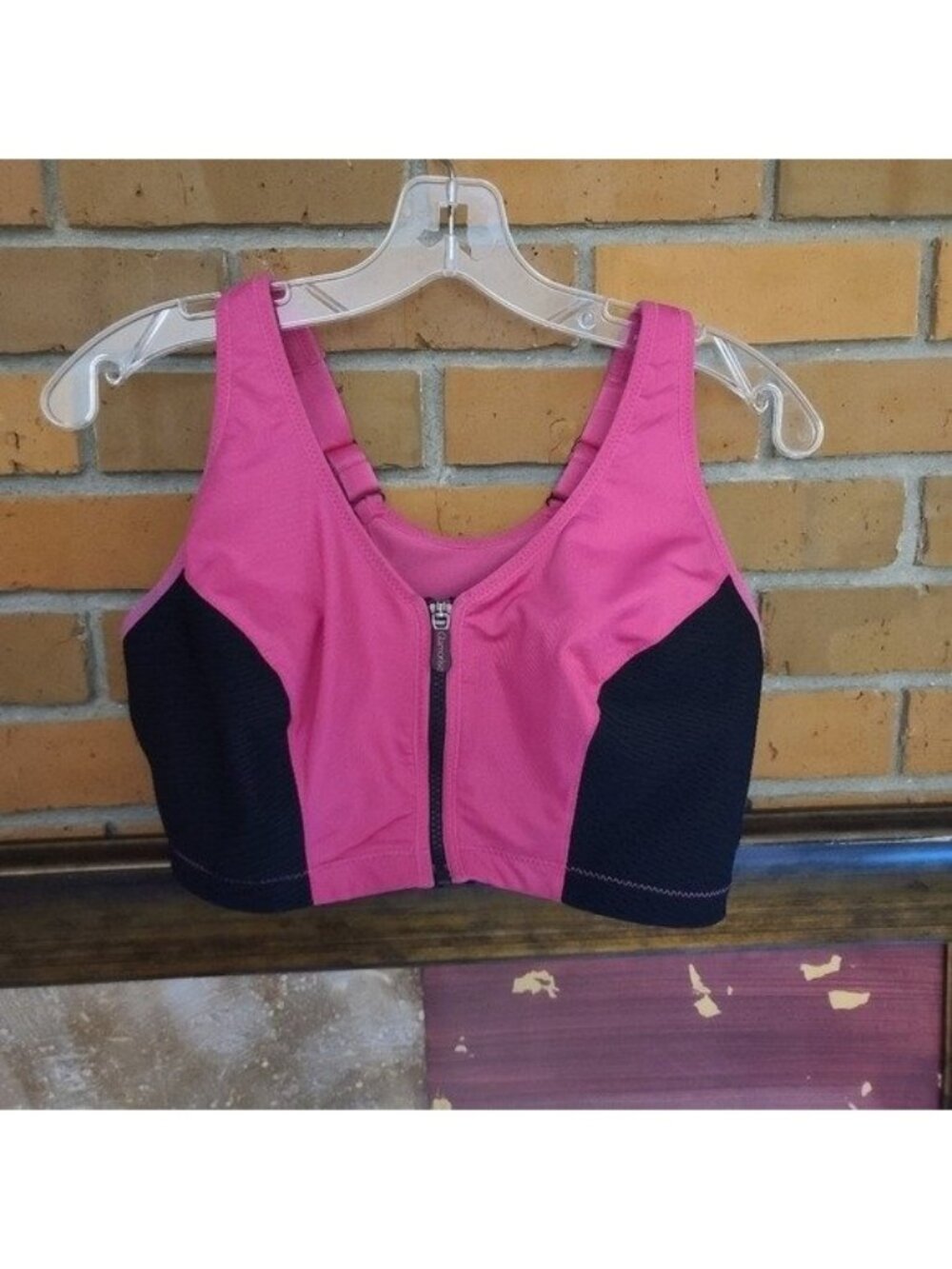 40 F Pink and Black Women's Activewear Bra